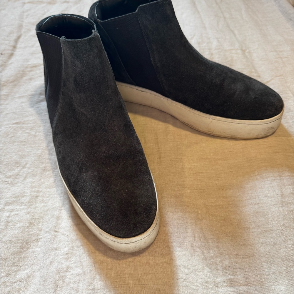 Women’s Vince Charcoal Suede Slip-OnAthletic Boots